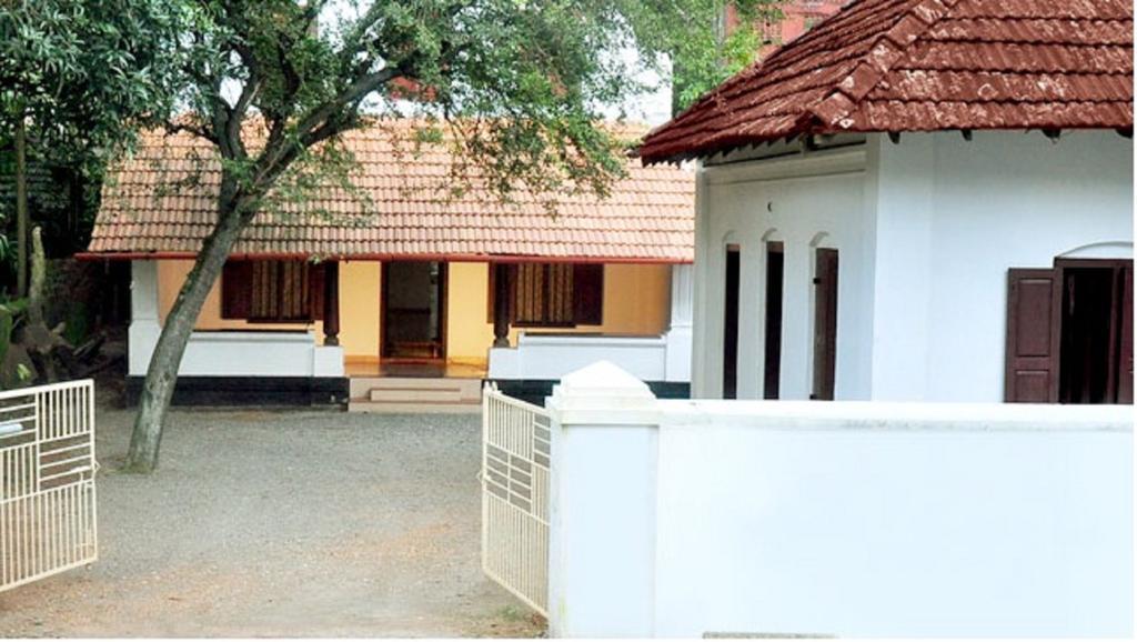 Wariyam Heritage Thrissur Bagian luar foto